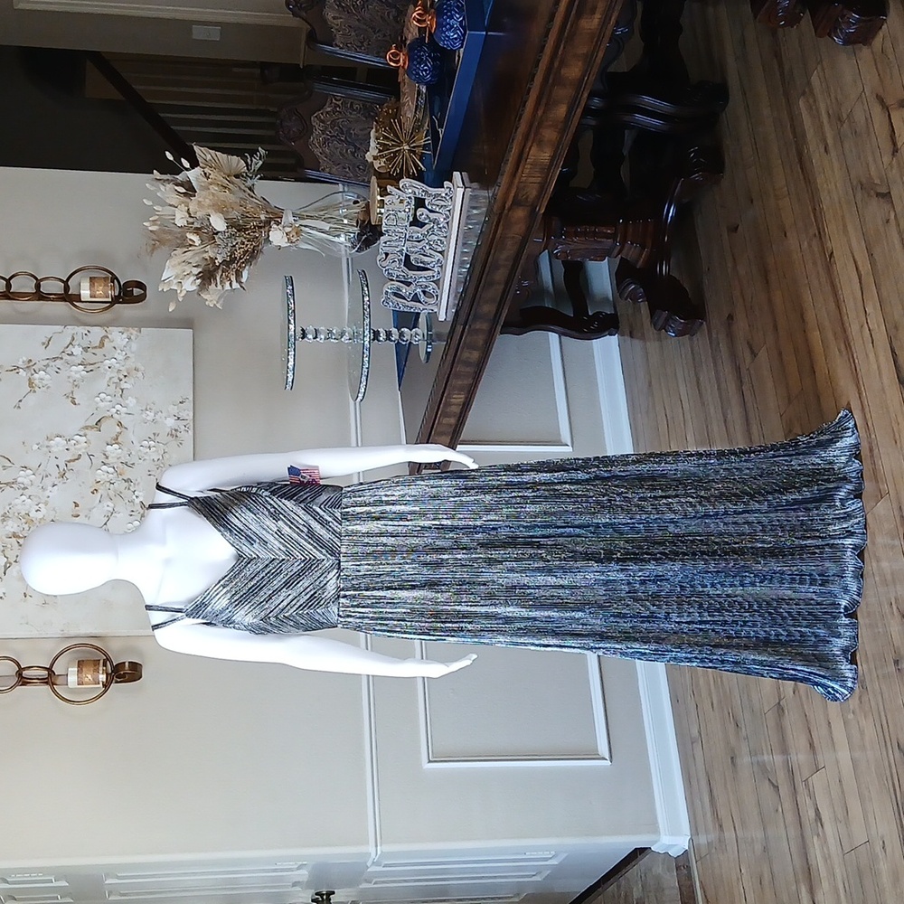 New Women's Black And Silver V-Neck Floor-Length Dress By NW Nightway. Size 12 - Picture 13 of 17